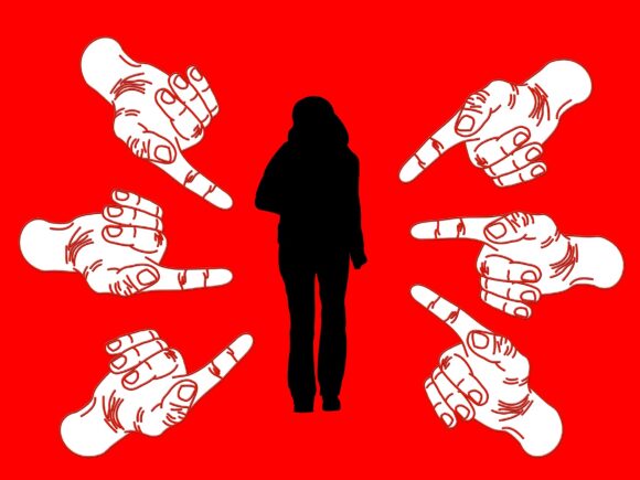 Caught on Crossfires: Online Political Violence Against Women Politicians